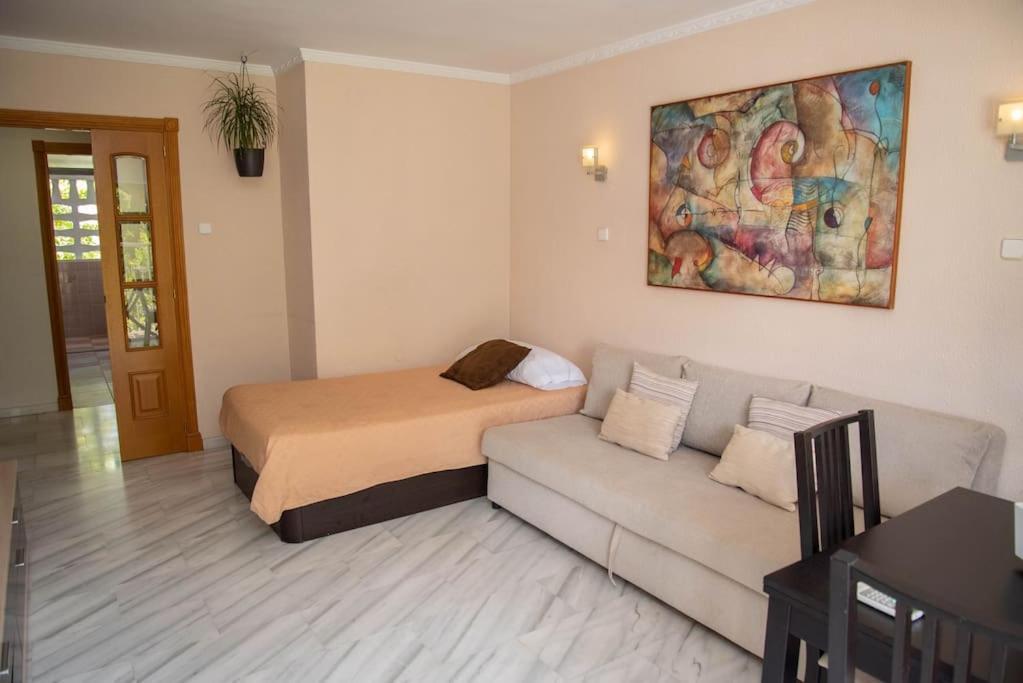 Piso Con Jardin Lägenhet Málaga Exteriör bild