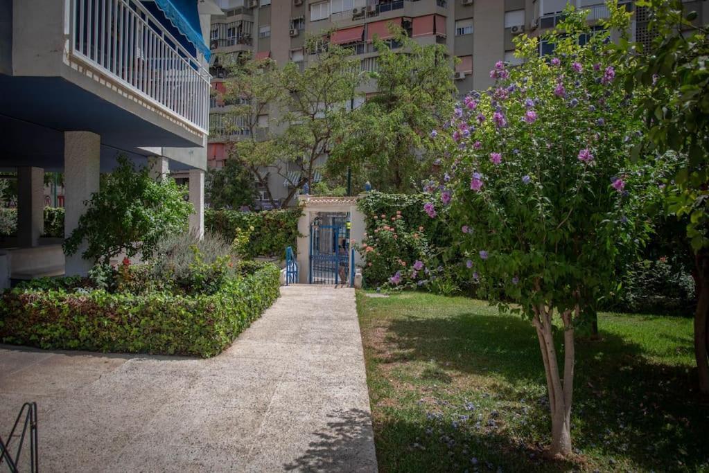 Piso Con Jardin Lägenhet Málaga Exteriör bild